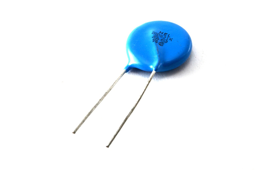 VARISTOR 20mm 20N821K