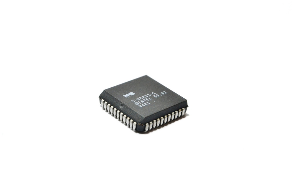 SINGLE CHIP 8 BIT MICROCONTROLLER